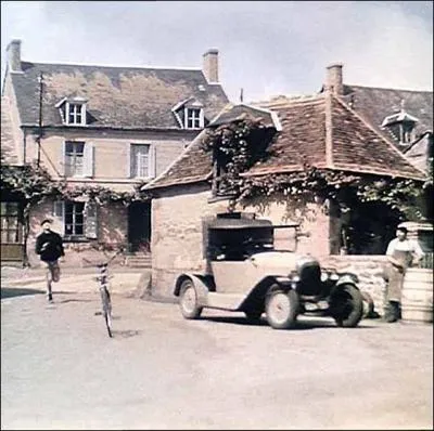 Franois, le facteur d'un paisible village franais dans une tourne burlesque et catastrophique... .