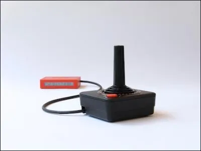 De quelle console cette manette est-elle originaire ?