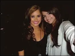 Qui chante  Give Your Heart A Break  ?