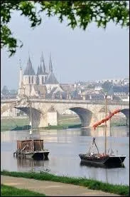 Nous allons  Saint-Sulpice-de-Pommeray, ville du Loir-et-Cher o les habitants portent le nom de ...
