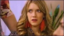 Pourquoi Angie dcide-t-elle de partir avec Violetta, Germn, Olga et Ramallo vivre trs loin de chez eux ?