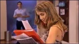 Quelle chanson Angie chantait-elle  la maison quand Germn l'a surprise ?