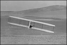 Lesquels ont effectu le premier vol motoris et contrl en avion ?
