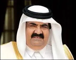 Comment est arriv au pouvoir, en 1995, Hamed ben Khalifa al-Thani l'mir du Qatar ?