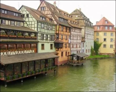 Comment s'appelle le quartier de la ville class au Patrimoine mondial de l'Humanit par l'UNESCO depuis 1988 ?