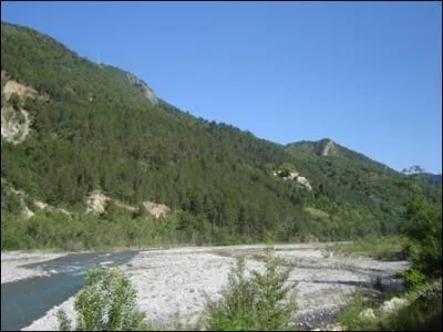 La ville o nous faisons tape est baigne par la Blone, affluent de :