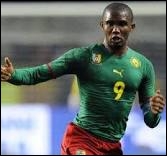 Samuel Eto'o Fils est un footballeur camerounais évoluant au poste d'attaquant. Il évolue avec le numéro 9, au poste d'attaquant au sein du FK Anji Makhatchka. Il a été quatre fois joueur africain de