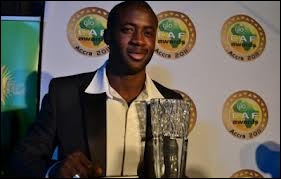 Le 22 décembre 2011, il remporte le trophée de joueur africain de l'année. Le 21 décembre 2012, il remporte pour la seconde fois consécutif le trophée de joueur africain de l'année . Quel est son nom ?