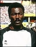 Ancien footballeur camerounais n le 20 juillet 1956. Il jouait au poste de gardien de but, notamment pour l'quipe du Cameroun. Il a t deux fois joueur africain de l'anne en 1979 et 1982