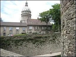 Quel nom donne-t-on aux habitants de la ville d'Outreau ?