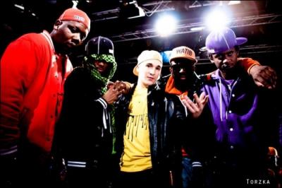 [J'ai pas les loves] Dis-toi qu'y en a qui attendent la pluie dans le seul but...