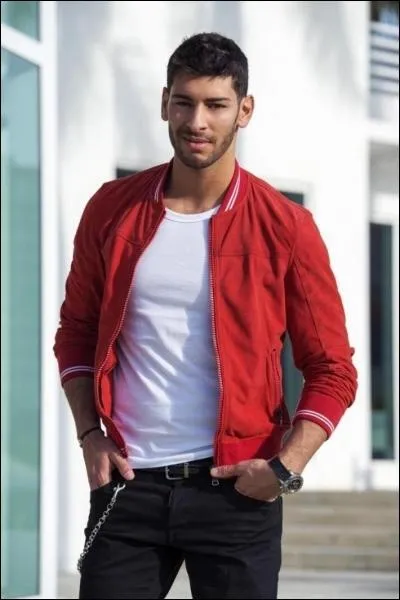 Qui est cet ange qui rve de poursuivre sa carrire et de devenir mannequin ?