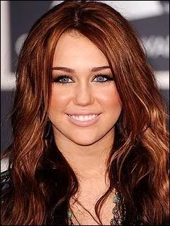 Continue les paroles : 'We sign our cards and letters bff...