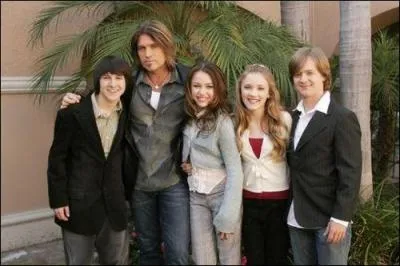  l'ge de 11 ans elle joue dans une srie o elle obtient un petit rle.comment cette srie se nomme-t-elle ?