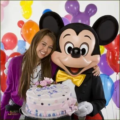 Miley va fter son anniversaire  Disney. Quel ge aura-t-elle ?