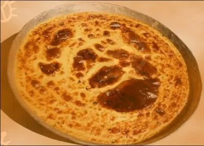 Cette spécialité culinaire à base de farine de pois chiches est appelée farinata en Italie et socca à Nice. Comment l'appelle-t-on à Toulon ?