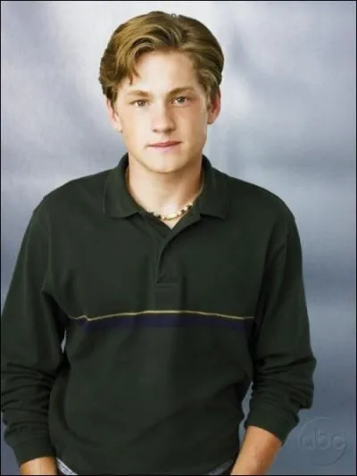 Qui interprte le rle de Zach Young ?