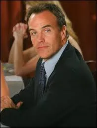 Qui interprte le rle de Karl Mayer ?