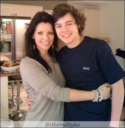 Qu'ont dit les garons (Zayn, Louis, Liam et Niall) sur la mre d'Harry ?