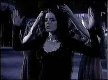 Quel dmon Marianne a-t-elle failli pouser de force ?