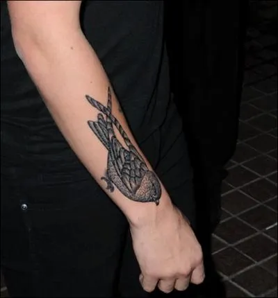 A qui appartient ce tatouage ?