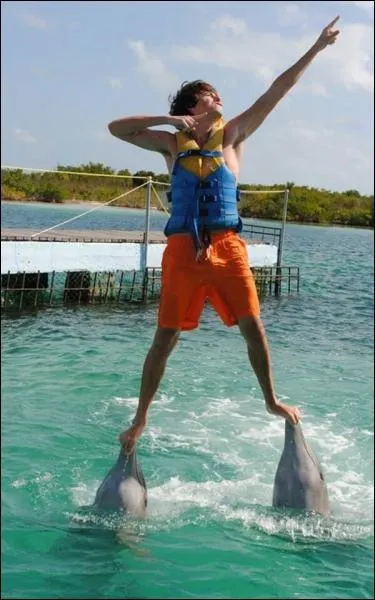 Ce geste est devenu symbolique d'un sportif rapide comme l'éclair !