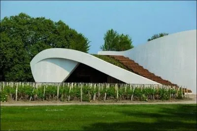 Au Château Cheval Blanc, la vinification est dite "douce" afin de préserver la qualité des tanins qui en feront un vin de longue garde. Quels types de cuves sont utilisés pour la fermentation ?