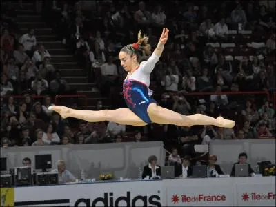 De combien de membres l'�quipe f�minine fran�aise participant aux J. O. 2012 se compose-t-elle ?