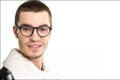 Le nom de cet homme est ...