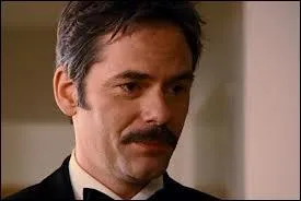 Comment s'appelle le pre de Bella ?