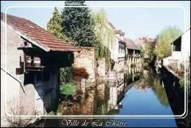 Poursuivt et importunt sans cesse