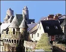 Personne qui invente des calomnies