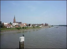 Je passe un sjour en Belgique et j'ai entendu un bruit, il ressemblait au nom de la ville, quel est le nom de la ville ?