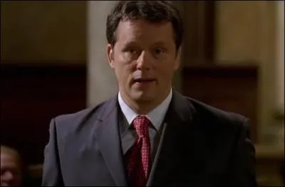 Combien y a-t-il de rangs de perles sur le collier de Bree lorsqu'elle va rendre visite  Rex ?