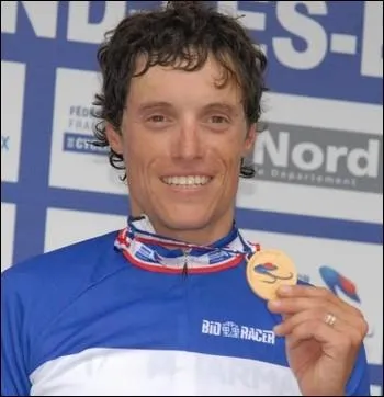 Champion de France sur route en 2011, vainqueur de plusieurs tapes du tour de france, ce champion cycliste est n en 1979  Chatellerault (86) ... .