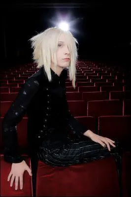 Maintenant lui, alors dis-moi tu le connais.