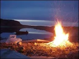 Il a toujours l'air heureux, les chagrins lui n'en veut pas, il les jette au milieu d'un feu ...