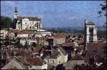 Nous allons visiter la ville de Tonnerre. Ses habitants sont les ...