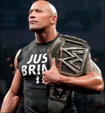 The Rock a modifi la ceinture de la WWE. Si le champion change, la ceinture restera ainsi.