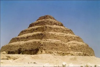 O se trouve la pyramide  degrs du pharaon Djoser (ou Djser) ?