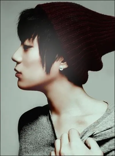 Quels membre de  Beast  DuJun a-t-il dj surpris en train de lire un Yaoi sur un pairing Jun/ qql ?