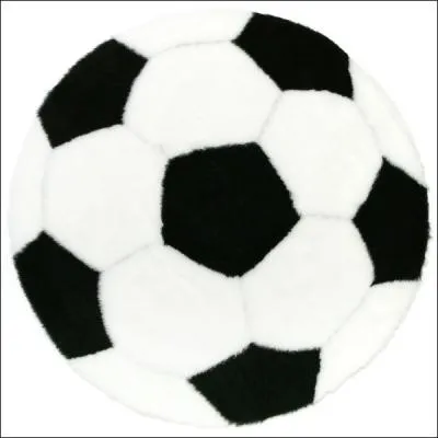 Laquelle des Little Mix sort avec un joueur de football anglais ?