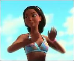 Comment s'appelle cette fille qui elle aussi surf ?