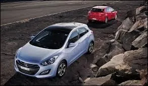 Quelles sont les 2 marques de voitures sur la photo ?