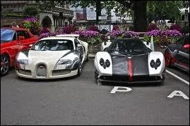 Quelles sont les 2 marques de voitures sur la photo ?