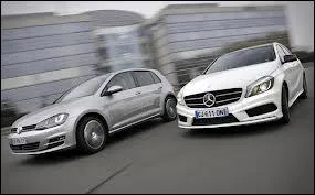 Quelles sont les 2 marques de voitures sur la photo ?