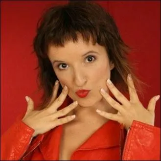  On ne nous dit pas tout . Tout y passe : politique, loisir, culture, people. Anne Roumanoff fit ses tudes au lyce Carnot, boulevard Malesherbes  Paris. Quel en est l'arrondissement ?