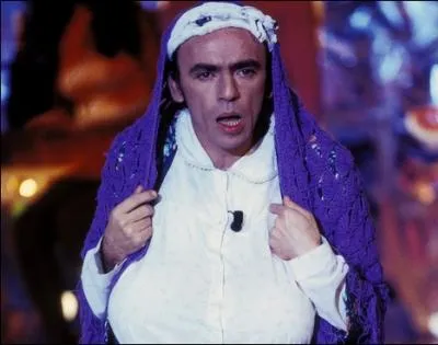 Gnial lie Kakou. O se situe la ville tunisienne de Nabeul ?