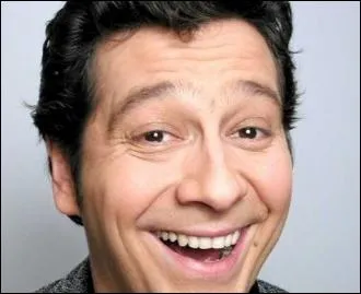 Il s'amuse, avec humour, à dézinguer les diverses personnalités du petit écran. Laurent Gerra est né dans le département de l'Ain.