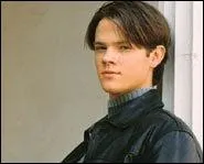 Quel est le nom de famille de Dean ?